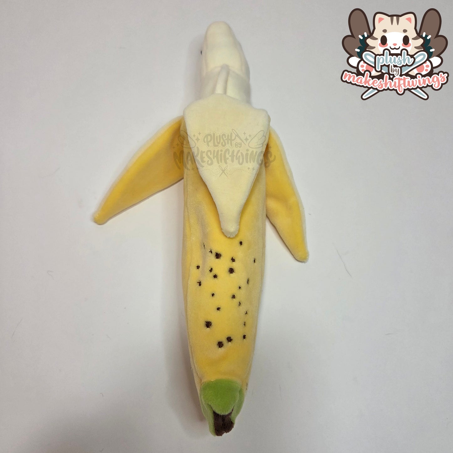 Banana p-eel plush (mochi)